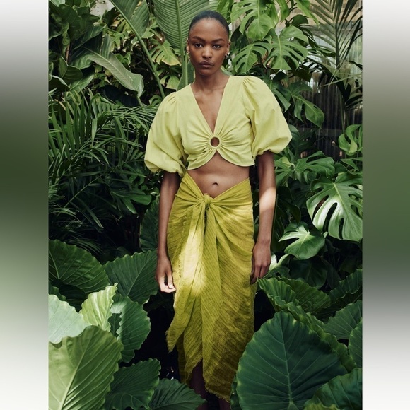 New ZARA Crop Top With Ring - Picture 2 of 9